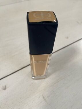 Christian Dior Forever Skin Correct Foundation in 3 WO